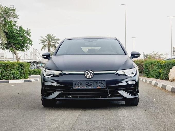 Новый Volkswagen Golf VIII, 2.0 л, 2022 в Дубае от Royal Motors Черный цвет. Европейская | AUTO.AE