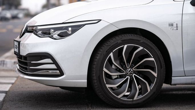 New Volkswagen Golf VIII Facelift, 1.5 l, 2024 in Dubai by Altass Motors, White color. Other | AUTO.AE