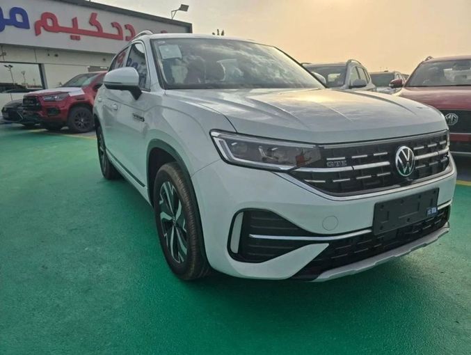 New Volkswagen ID.4, 2024 in Dubai by Mohamed Hakim Motors, White color. Chinese Specs | AUTO.AE