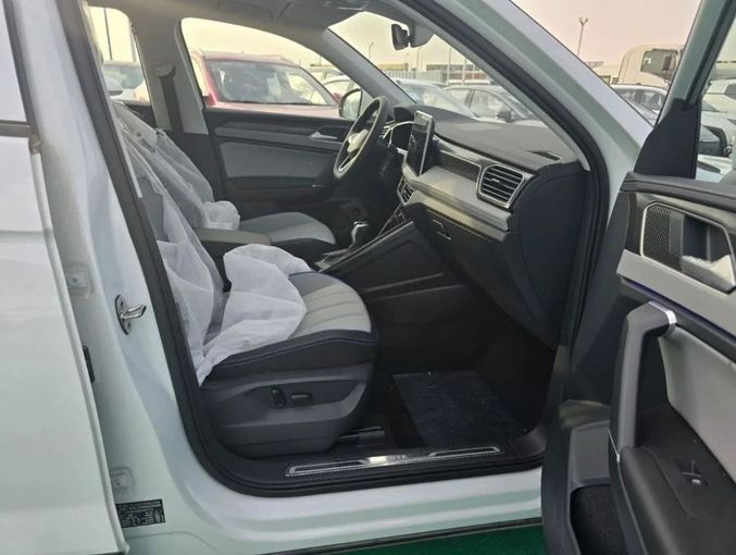 Новый Volkswagen Tayron I Рестайлинг, 1.4 л, 2024 в Дубае от Mohamed Hakim Motors Белый цвет. Китайская | AUTO.AE
