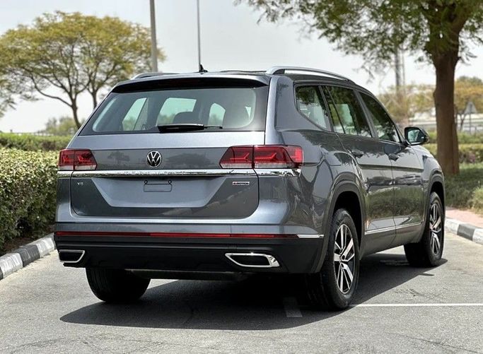 جديدة Volkswagen Teramont I تجميل الوجه, 3.6 l, 2021 في في دبي من Alta Class Motors، اللون رمادي. مواصفات الخليج | AUTO.AE