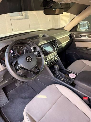 Подержанный Volkswagen Teramont I, 2.0 л, 2019 в Дубае от Gulf Motors Белый цвет. GCC | AUTO.AE