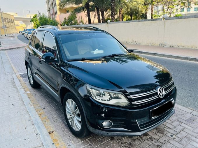 Used Volkswagen Tiguan I Facelift, 2.0 l, 2012 in Dubai, Black color. GCC Specs | AUTO.AE