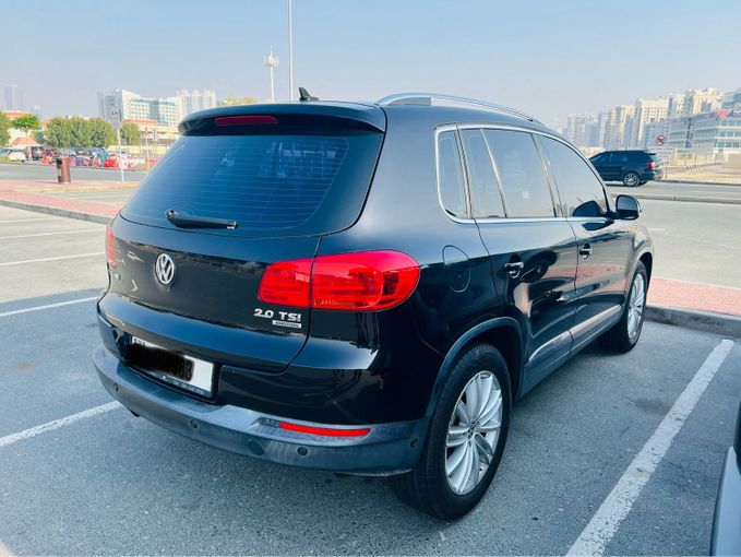 Подержанный Volkswagen Tiguan I Рестайлинг, 2.0 л, 2012 в Дубае Черный цвет. GCC | AUTO.AE
