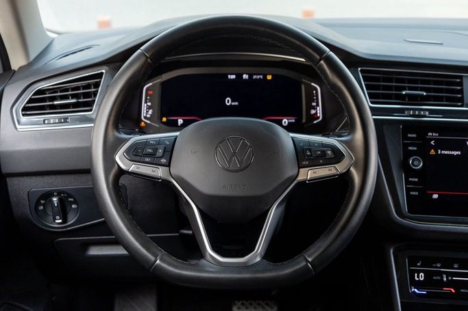Подержанный Volkswagen Tiguan II Рестайлинг, 2.0 л, 2022 в Дубае от Linda Cars Серый цвет. GCC | AUTO.AE