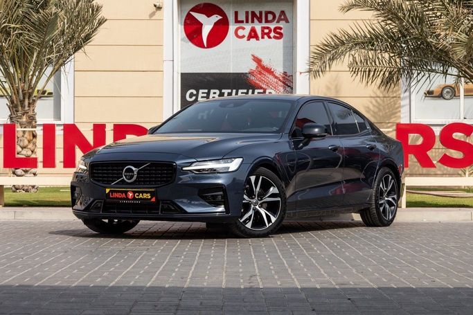Подержанный Volvo S60 III, 2.0 л, 2022 в Дубае от Linda Cars Синий цвет. GCC | AUTO.AE