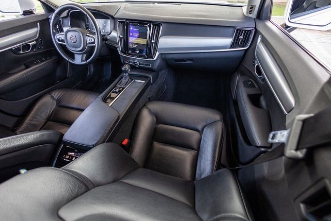 Подержанный Volvo S90 II, 2.0 л, 2017 в Дубае от Linda Cars Белый цвет. GCC | AUTO.AE