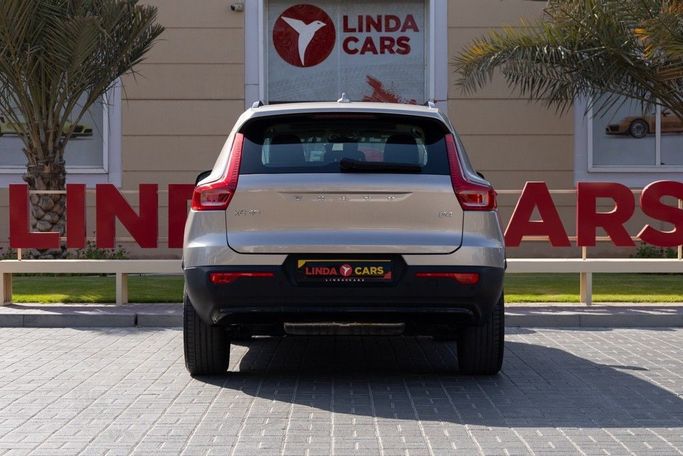 Подержанный Volvo XC40 I Рестайлинг, 1.5 л, 2023 в Дубае от Linda Cars Серебристый цвет. GCC | AUTO.AE