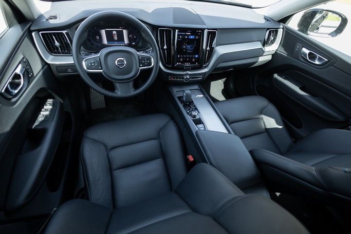 Подержанный Volvo XC60 II Рестайлинг, 2.0 л, 2023 в Дубае от Linda Cars Черный цвет. GCC | AUTO.AE