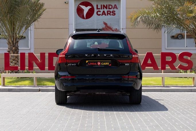 Подержанный Volvo XC60 II Рестайлинг, 2.0 л, 2023 в Дубае от Linda Cars Черный цвет. GCC | AUTO.AE