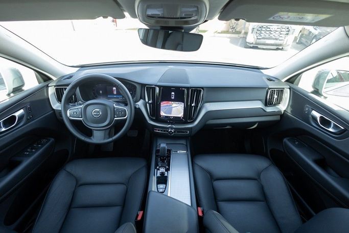 Подержанный Volvo XC60 II Рестайлинг, 2.0 л, 2024 в Дубае от Linda Cars Серый цвет. GCC | AUTO.AE