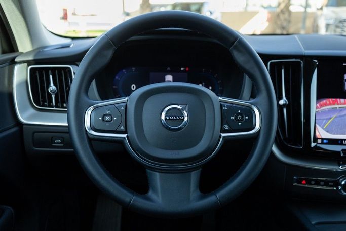 Подержанный Volvo XC60 II Рестайлинг, 2.0 л, 2024 в Дубае от Linda Cars Серый цвет. GCC | AUTO.AE