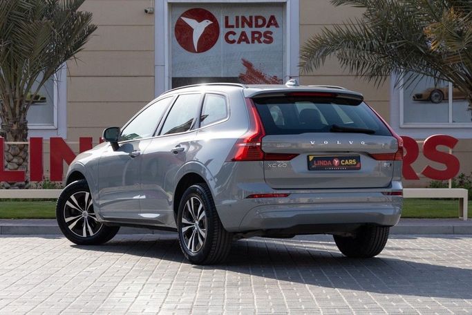Подержанный Volvo XC60 II Рестайлинг, 2.0 л, 2024 в Дубае от Linda Cars Серый цвет. GCC | AUTO.AE