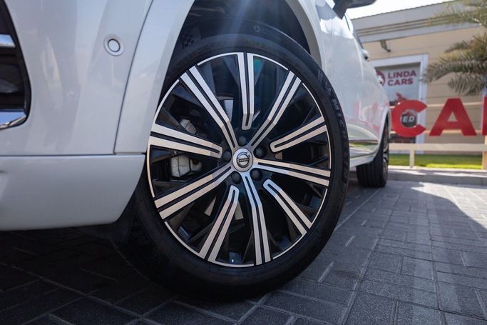 Подержанный Volvo XC90 II Рестайлинг, 2.0 л, 2023 в Дубае от Linda Cars Белый цвет. GCC | AUTO.AE