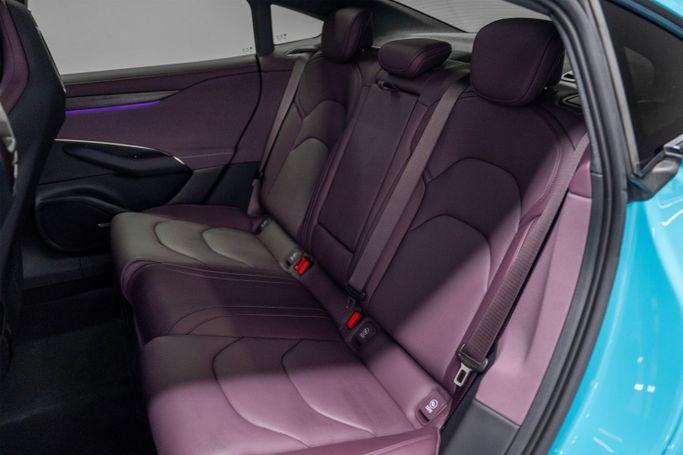 Новый Xiaomi SU7, 2024 в Дубае от PUPIL OF FATE MOTORS Голубой цвет. Other | AUTO.AE
