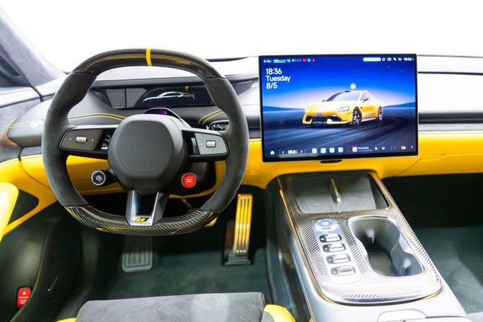 Новый Xiaomi SU7 Ultra, 2025 в Дубае от PUPIL OF FATE MOTORS Желтый цвет. Other | AUTO.AE