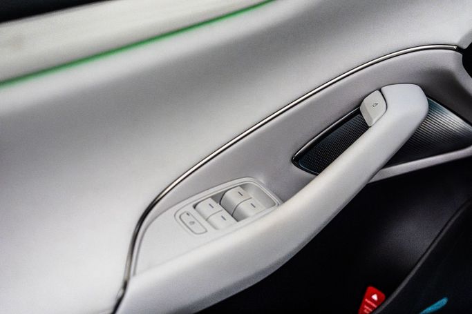 Новый Xiaomi SU7, 2024 в Дубае от PUPIL OF FATE MOTORS Голубой цвет. Other | AUTO.AE