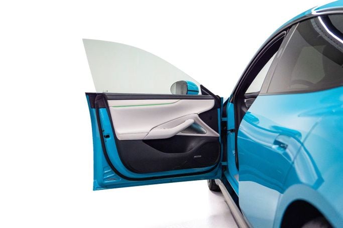 Новый Xiaomi SU7, 2024 в Дубае от PUPIL OF FATE MOTORS Голубой цвет. Other | AUTO.AE