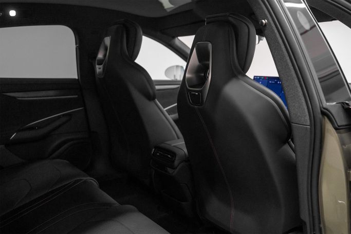 Новый Xiaomi SU7, 2024 в Дубае от PUPIL OF FATE MOTORS Зеленый цвет. Other | AUTO.AE