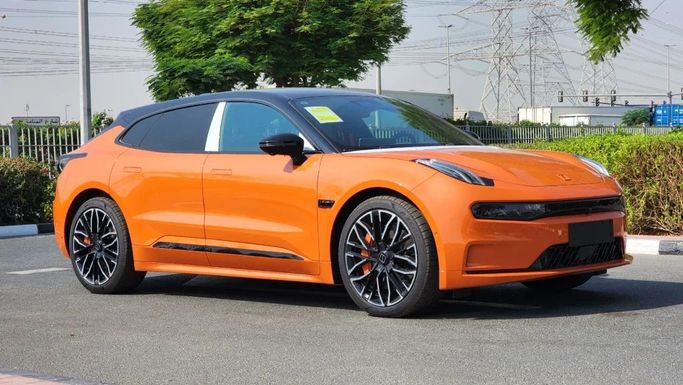Новый Zeekr 001 I Рестайлинг, 2024 в Дубае от Alwan Global Cars Оранжевый цвет. Other | AUTO.AE