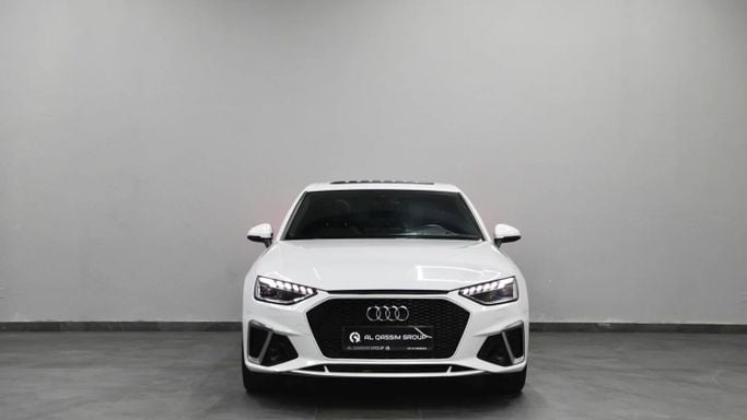 Подержанный Audi A4 40 TFSI V (B9) Рестайлинг, 2.0 л, 2020 в Шардже от Al Qassem Cars Trading Белый цвет. Корейская | AUTO.AE