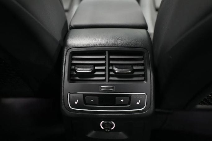 Подержанный Audi A4 40 TFSI V (B9) Рестайлинг, 2.0 л, 2020 в Шардже от Al Qassem Cars Trading Белый цвет. Корейская | AUTO.AE
