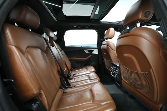 Подержанный Audi Q7 II (4M), 3.0 л, 2017 в Шардже от Al Qassem Cars Trading Белый цвет. GCC | AUTO.AE