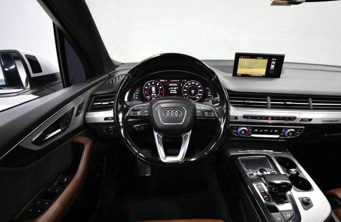 Подержанный Audi Q7 II (4M), 3.0 л, 2017 в Шардже от Al Qassem Cars Trading Белый цвет. GCC | AUTO.AE