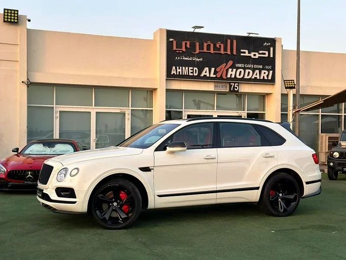Подержанный Bentley Bentayga Speed I, 6.0 л, 2017 в Шардже от Ahmad alkhodari Motors Белый цвет. GCC | AUTO.AE