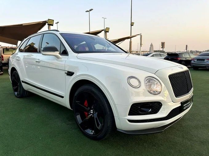 Подержанный Bentley Bentayga Speed I, 6.0 л, 2017 в Шардже от Ahmad alkhodari Motors Белый цвет. GCC | AUTO.AE