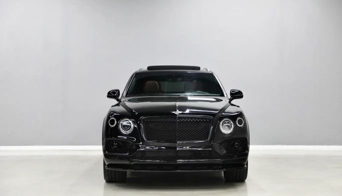 Подержанный Bentley Bentayga I, 6.0 л, 2020 в Шардже от Al Qassem Cars Trading Черный цвет. Американская | AUTO.AE