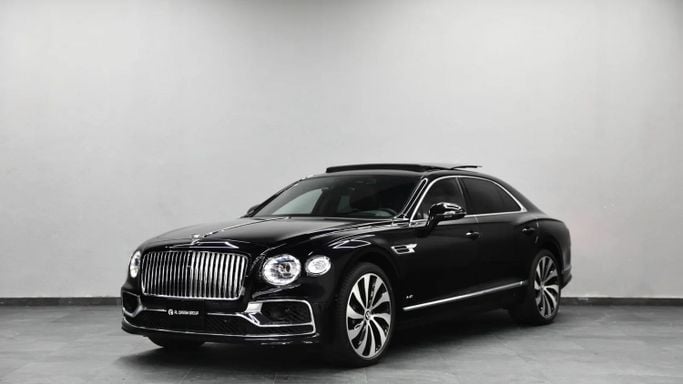 Подержанный Bentley Flying Spur III, 6.0 л, 2022 в Шардже от Al Qassem Cars Trading Черный цвет. Японская | AUTO.AE