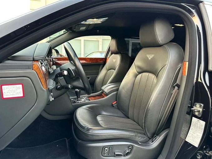 Подержанный Bentley Mulsanne Speed II, 6.8 л, 2012 в Шардже от Ahmad alkhodari Motors Черный цвет. Японская | AUTO.AE