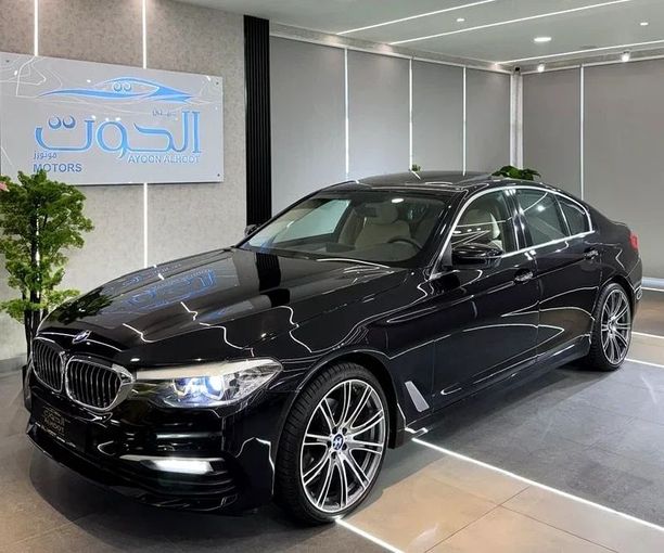 Подержанный BMW 5 Series 530i VII (G30/G31), 2.0 л, 2019 в Шардже от Ayoon Alhoot Motors Черный цвет. GCC | AUTO.AE