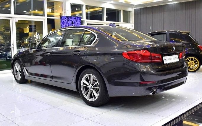 Used BMW 5 Series 520i VII (G30/G31) Facelift, 2.0 l, 2020 in Sharjah by Honey Gidosha Used Cars Tr., Grey color.  | AUTO.AE