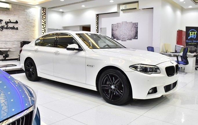 Used BMW 5 Series 550i VI (F10/F11/F07) Facelift, 4.4 l, 2015 in Sharjah by Honey Gidosha Used Cars Tr., White color.  | AUTO.AE