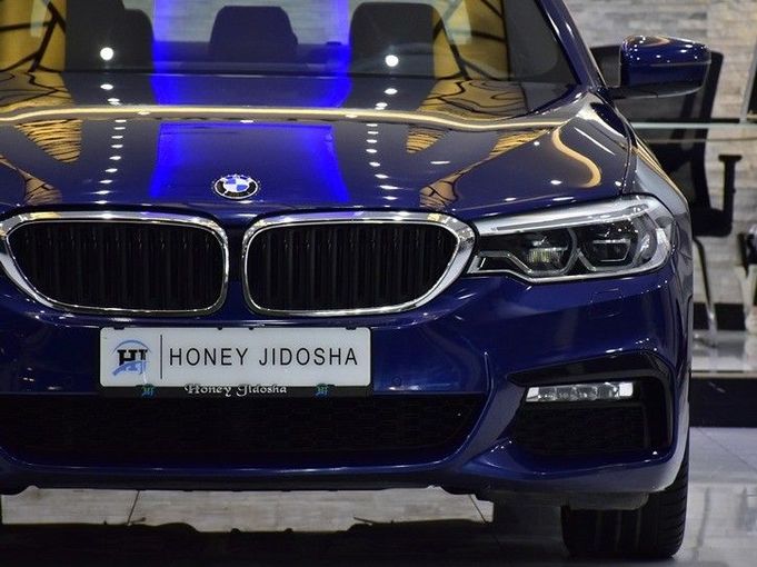 Подержанный BMW 5 Series 530i VII (G30/G31), 2.0 л, 2017 в Шардже от Honey Gidosha Used Cars Tr. Синий цвет.  | AUTO.AE