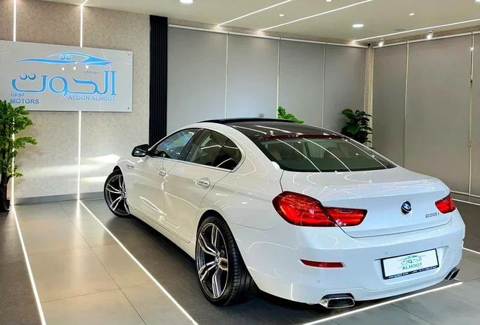 Подержанный BMW 6 Series 650i xDrive III (F06/F13/F12), 4.4 л, 2014 в Шардже от Ayoon Alhoot Motors Белый цвет. GCC | AUTO.AE