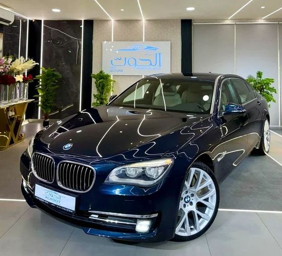 Подержанный BMW 7 Series 730Li V (F01/F02/F04) Рестайлинг, 3.0 л, 2015 в Шардже от Ayoon Alhoot Motors Синий цвет. GCC | AUTO.AE