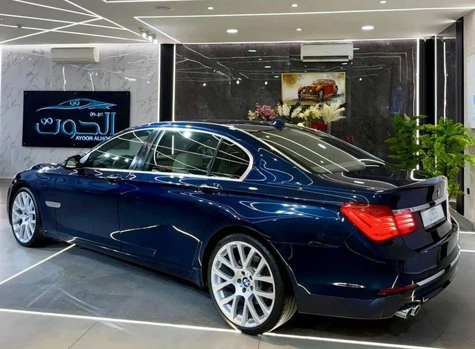 Подержанный BMW 7 Series 730Li V (F01/F02/F04) Рестайлинг, 3.0 л, 2015 в Шардже от Ayoon Alhoot Motors Синий цвет. GCC | AUTO.AE