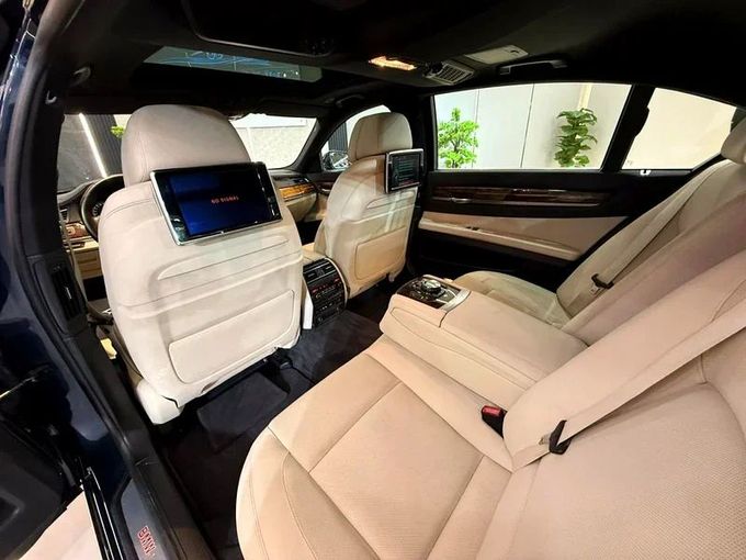 Подержанный BMW 7 Series 730Li V (F01/F02/F04) Рестайлинг, 3.0 л, 2015 в Шардже от Ayoon Alhoot Motors Синий цвет. GCC | AUTO.AE
