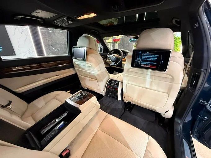 Подержанный BMW 7 Series 730Li V (F01/F02/F04) Рестайлинг, 3.0 л, 2015 в Шардже от Ayoon Alhoot Motors Синий цвет. GCC | AUTO.AE