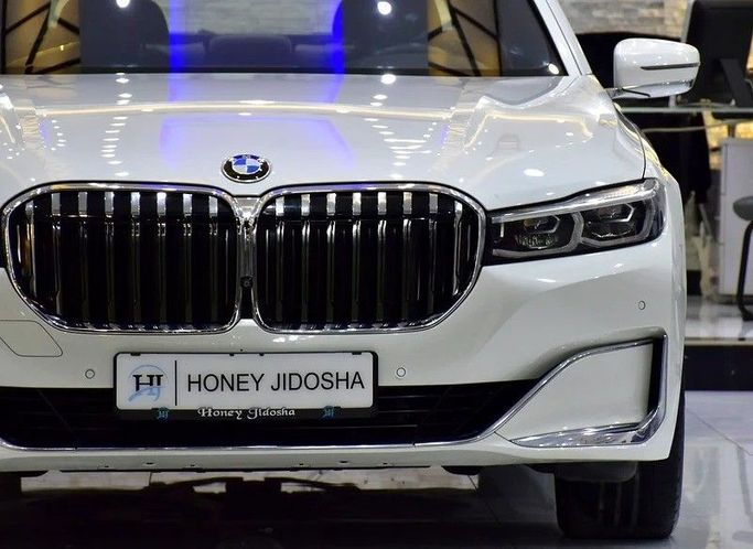 Used BMW 7 Series 730Li VI (G11/G12) Facelift, 2 l, 2022 in Sharjah by Honey Gidosha Used Cars Tr., White color.  | AUTO.AE