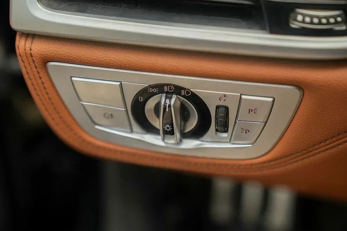 Подержанный BMW 7 Series 730Li VI (G11/G12) Рестайлинг, 2 л, 2022 в Шардже от Almarid Motors Черный цвет. GCC | AUTO.AE