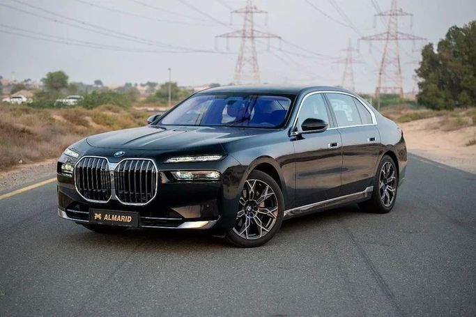 Подержанный BMW 7 Series 735i VII (G70), 3.0 л, 2024 в Шардже от Almarid Motors Черный цвет. GCC | AUTO.AE