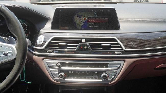 Подержанный BMW 7 Series 730Li VI (G11/G12) Рестайлинг, 2 л, 2020 в Шардже от Alnujoom Al Malakiah Used Cars Серый цвет. GCC | AUTO.AE