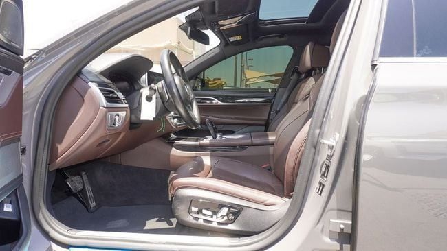 Подержанный BMW 7 Series 730Li VI (G11/G12) Рестайлинг, 2 л, 2020 в Шардже от Alnujoom Al Malakiah Used Cars Серый цвет. GCC | AUTO.AE