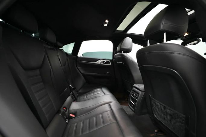 Подержанный BMW i4 eDrive40 G26, 2023 в Шардже от Al Qassem Cars Trading Серый цвет. Корейская | AUTO.AE