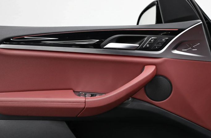 Новый BMW iX3 I (G08) Рестайлинг, 2025 в Шардже от Al Qassem Cars Trading Черный цвет. Корейская | AUTO.AE