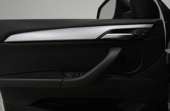 Подержанный BMW X2 sDrive20i I (F39), 2.0 л, 2022 в Шардже от Al Qassem Cars Trading Белый цвет. GCC | AUTO.AE